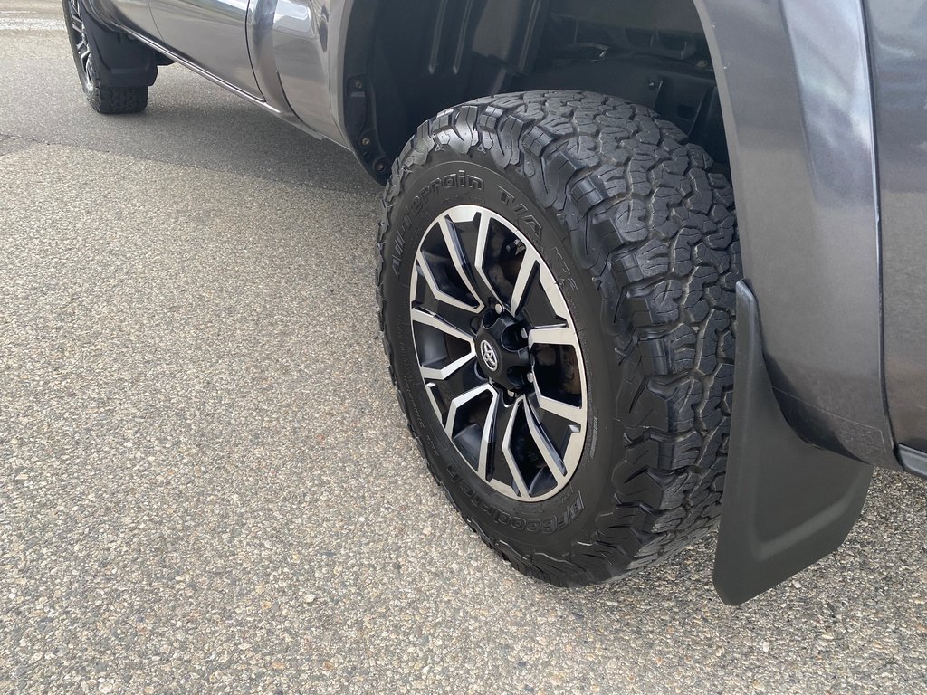 2021 Toyota Tacoma TRD Sport Premium in Kamloops, British Columbia - 8 - w1024h768px