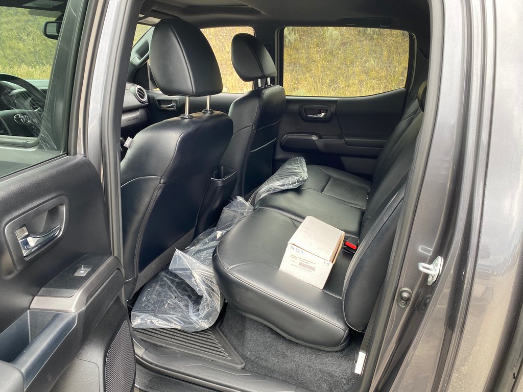 2021 Toyota Tacoma TRD SPORT PREMIUM in Kamloops, British Columbia - 7 - w1024h768px