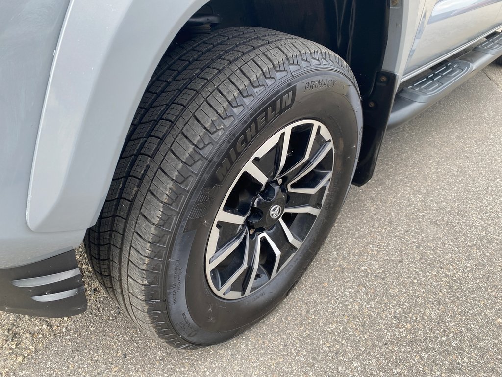 2021 Toyota Tacoma TRD Sport in Kamloops, British Columbia - 9 - w1024h768px