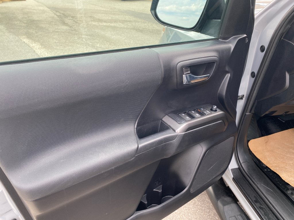 2021 Toyota Tacoma TRD Sport in Kamloops, British Columbia - 14 - w1024h768px