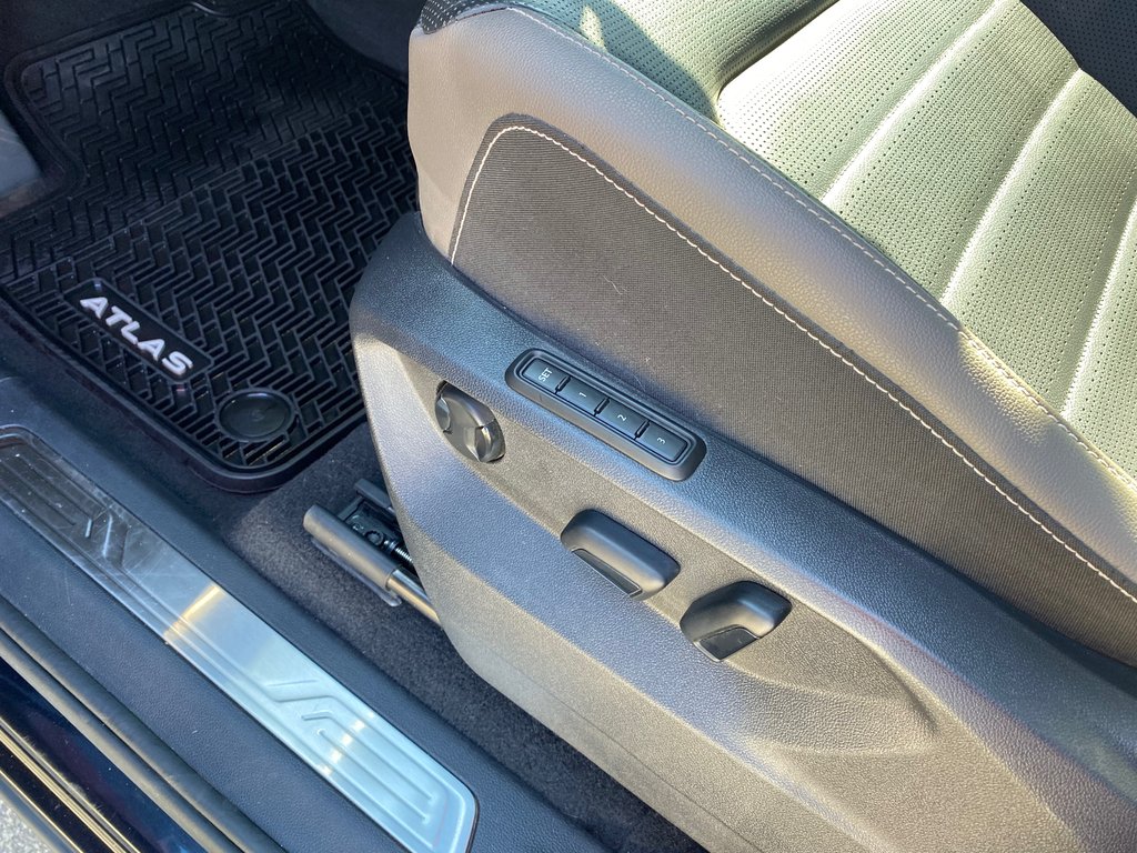 2022 Volkswagen Atlas Cross Sport Execline in Kamloops, British Columbia - 16 - w1024h768px