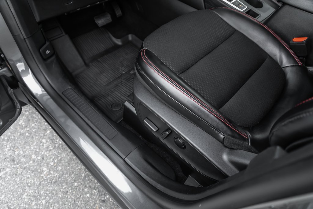 2025 Ford Escape ST-Line in Nanaimo, British Columbia - 17 - w1024h768px