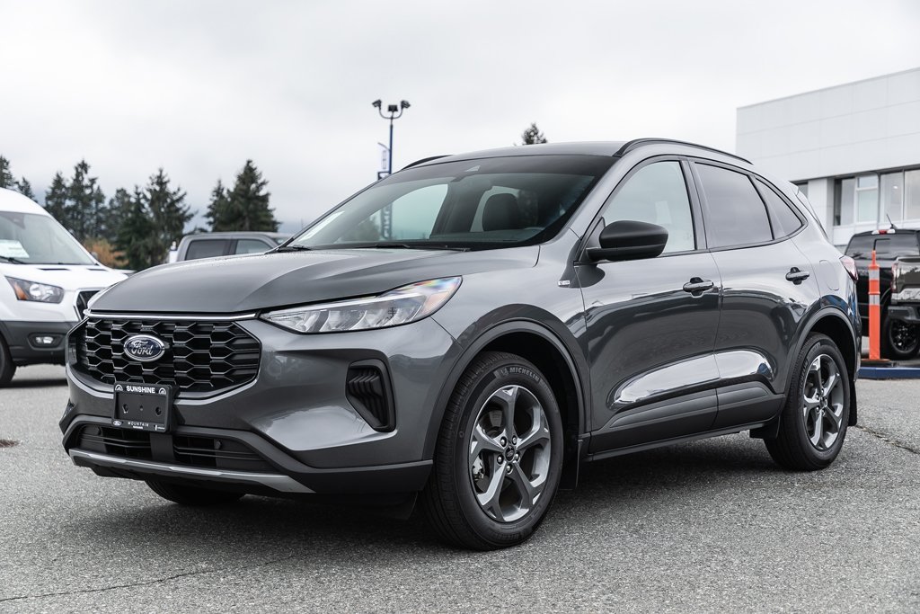2025 Ford Escape ST-Line in Nanaimo, British Columbia - 3 - w1024h768px