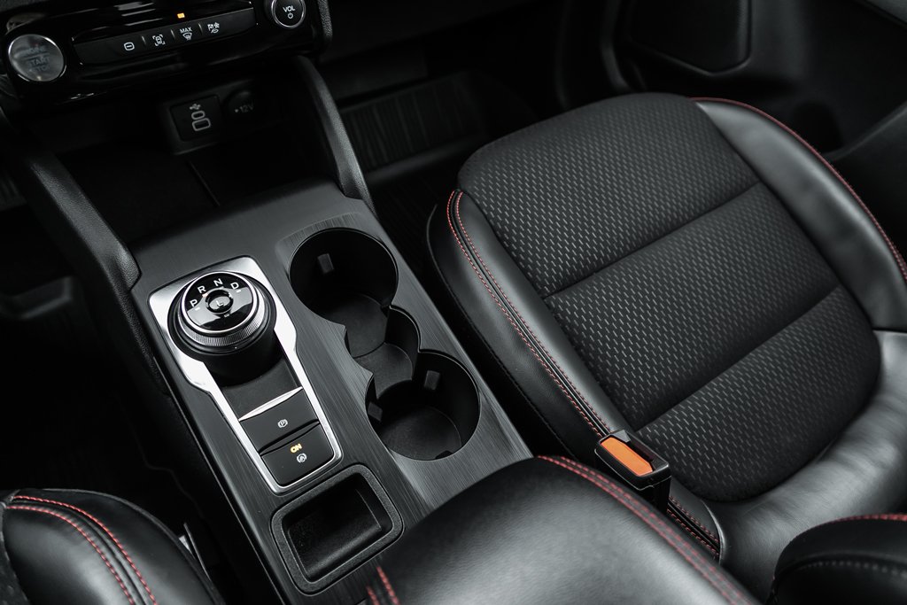 2025 Ford Escape ST-Line in Nanaimo, British Columbia - 37 - w1024h768px