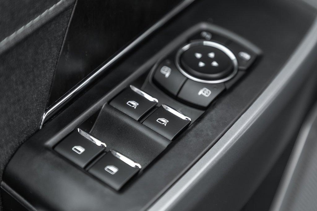 2022 Ford F-150 LARIAT in Nanaimo, British Columbia - 19 - w1024h768px