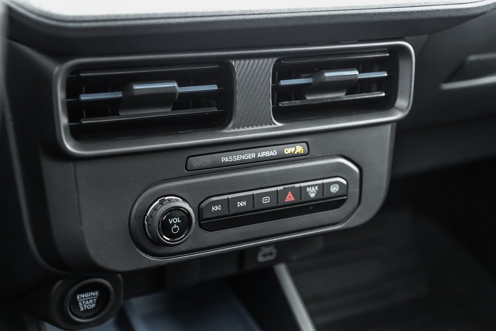 2025 Ford Maverick XLT in Nanaimo, British Columbia - 32 - w1024h768px