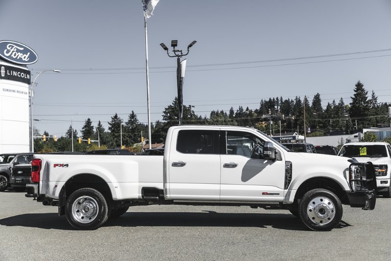 2025 Ford Super Duty F-450 DRW King Ranch in Nanaimo, British Columbia - 13 - w1024h768px