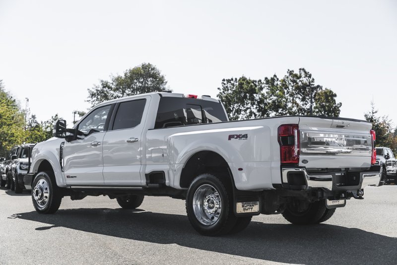 2025 Ford Super Duty F-450 DRW King Ranch in Nanaimo, British Columbia - 10 - w1024h768px