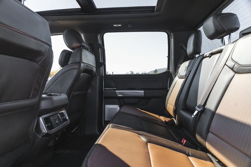 2025 Ford Super Duty F-450 DRW King Ranch in Nanaimo, British Columbia - 31 - w1024h768px