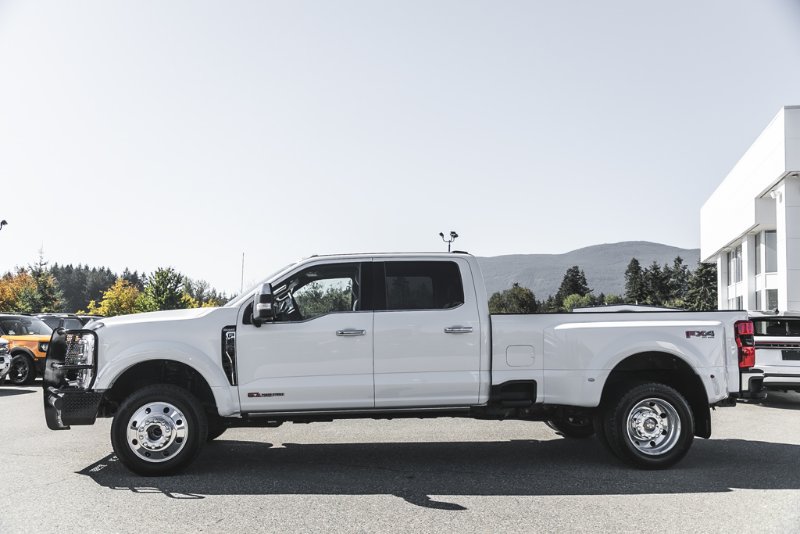 2025 Ford Super Duty F-450 DRW King Ranch in Nanaimo, British Columbia - 9 - w1024h768px
