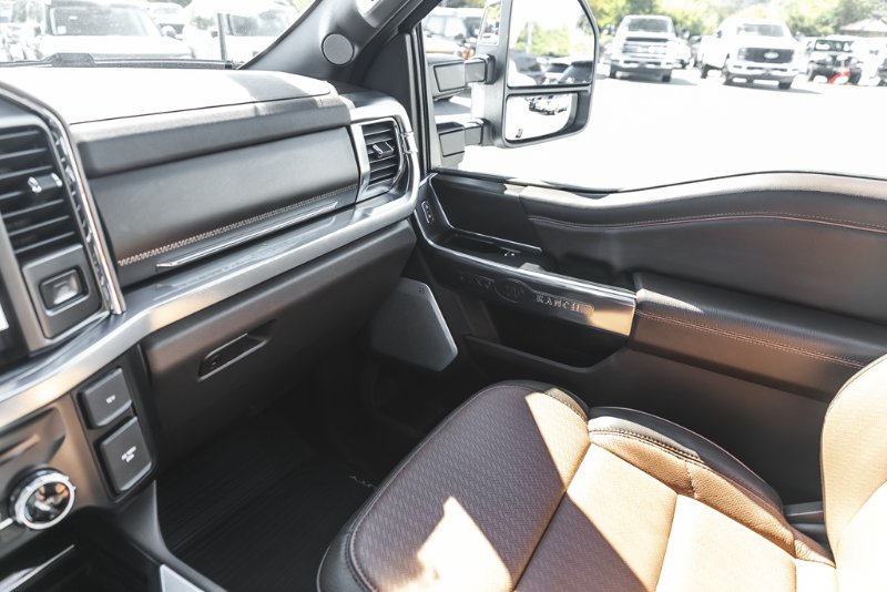 2025 Ford Super Duty F-450 DRW King Ranch in Nanaimo, British Columbia - 48 - w1024h768px