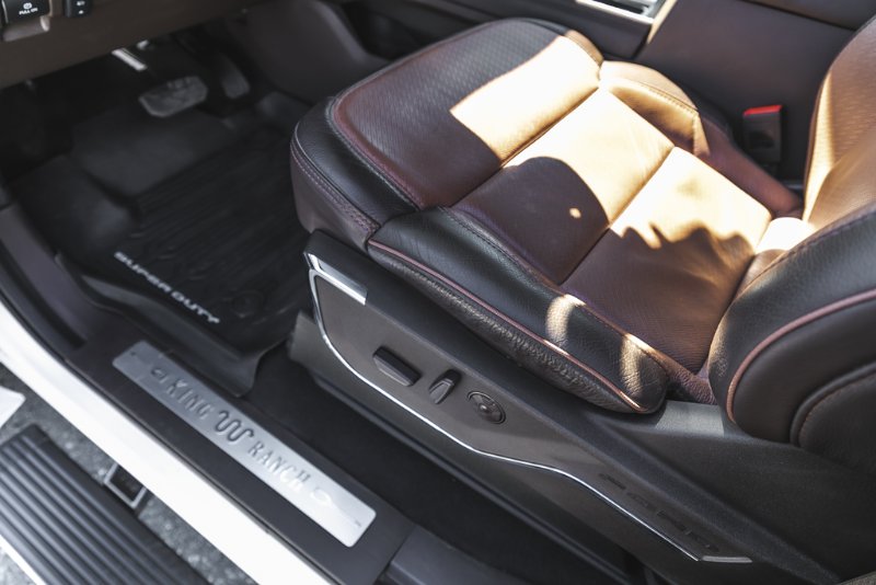 2025 Ford Super Duty F-450 DRW King Ranch in Nanaimo, British Columbia - 26 - w1024h768px