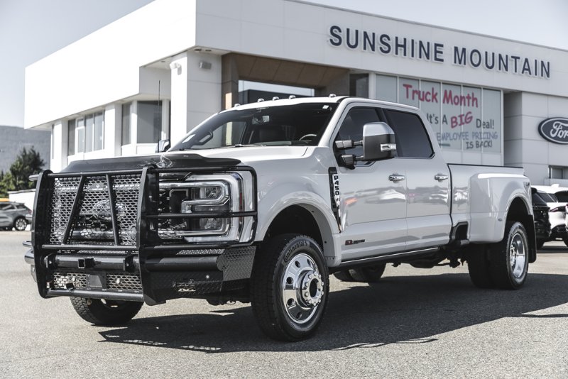 2025 Ford Super Duty F-450 DRW King Ranch in Nanaimo, British Columbia - 4 - w1024h768px