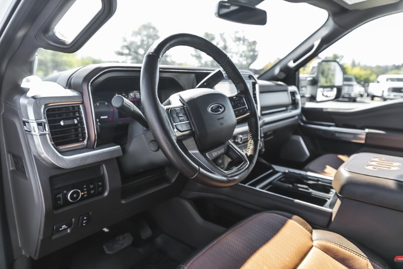 2025 Ford Super Duty F-450 DRW King Ranch in Nanaimo, British Columbia - 25 - w1024h768px