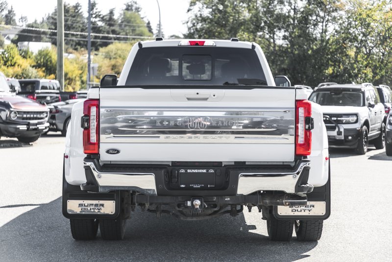 2025 Ford Super Duty F-450 DRW King Ranch in Nanaimo, British Columbia - 11 - w1024h768px