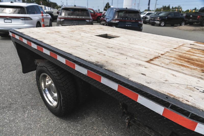 2012 Ford Super Duty F-550 DRW XLT in Nanaimo, British Columbia - 13 - w1024h768px