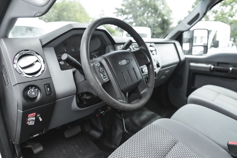 2012 Ford Super Duty F-550 DRW XLT in Nanaimo, British Columbia - 24 - w1024h768px