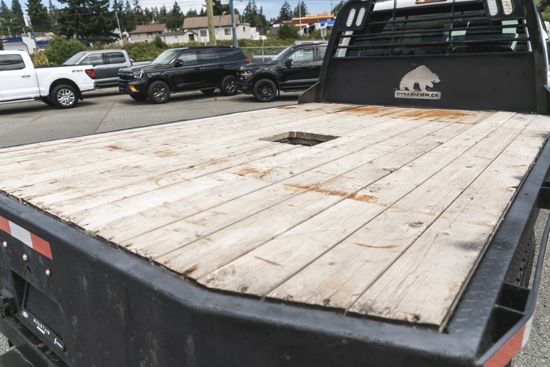 2012 Ford Super Duty F-550 DRW XLT in Nanaimo, British Columbia - 14 - w1024h768px