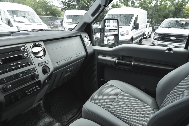 2012 Ford Super Duty F-550 DRW XLT in Nanaimo, British Columbia - 38 - w1024h768px