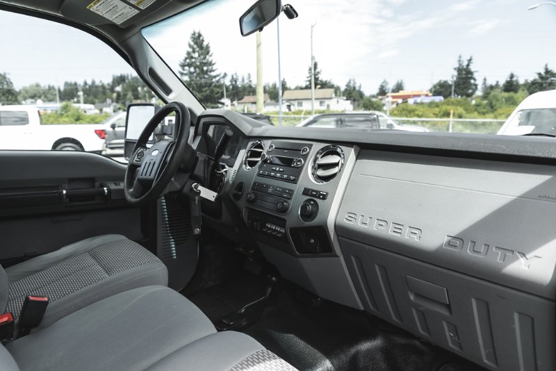 2012 Ford Super Duty F-550 DRW XLT in Nanaimo, British Columbia - 15 - w1024h768px