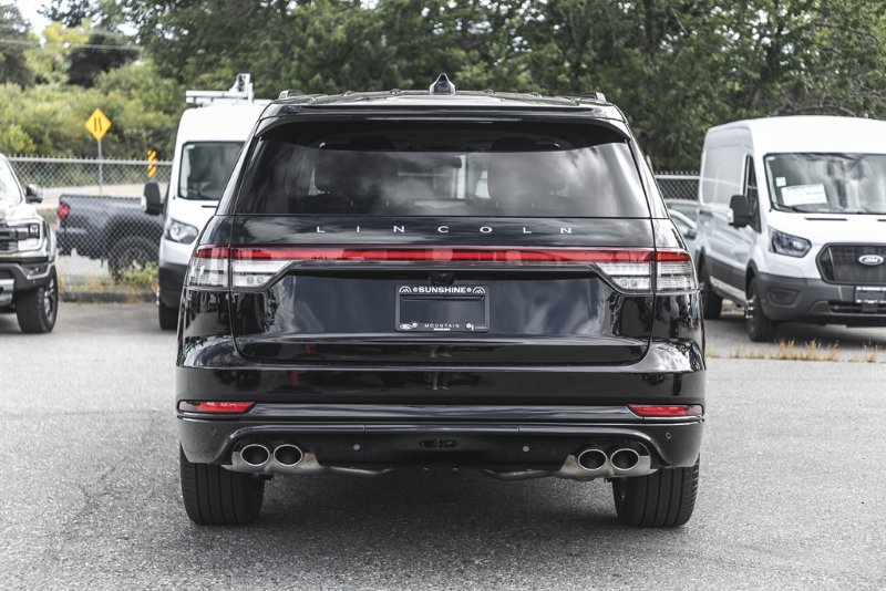 2026 Lincoln Aviator Premiere in Nanaimo, British Columbia - 9 - w1024h768px