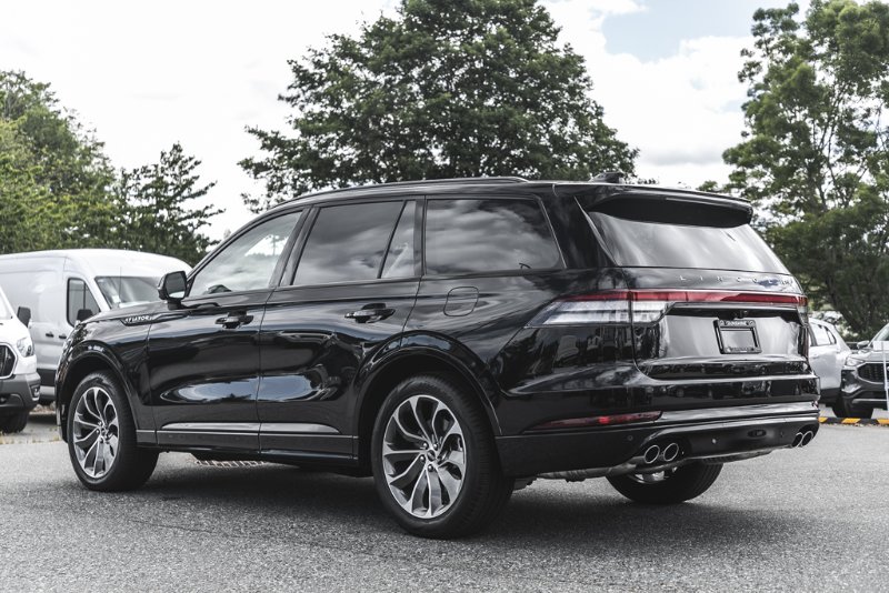 2026 Lincoln Aviator Premiere in Nanaimo, British Columbia - 8 - w1024h768px