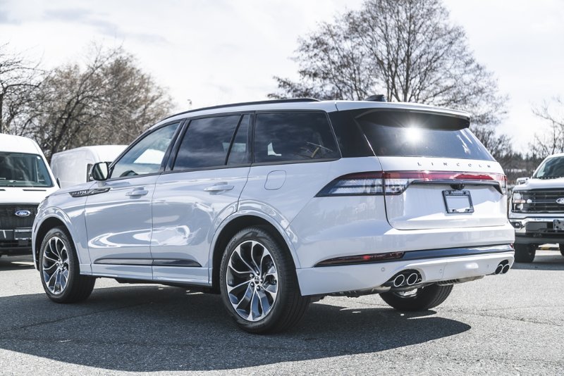 2026 Lincoln Aviator Premiere in Nanaimo, British Columbia - 7 - w1024h768px