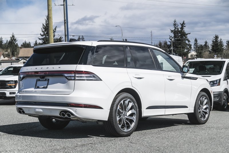 2026 Lincoln Aviator Premiere in Nanaimo, British Columbia - 9 - w1024h768px