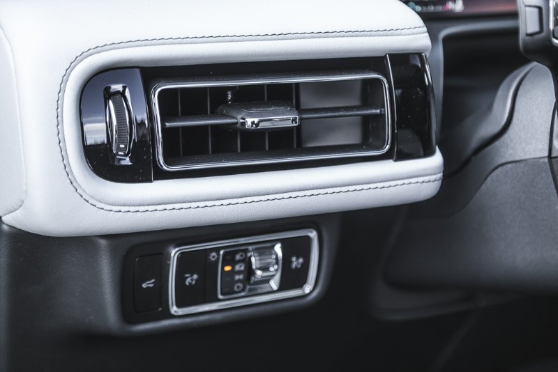 2026 Lincoln Aviator Premiere in Nanaimo, British Columbia - 18 - w1024h768px