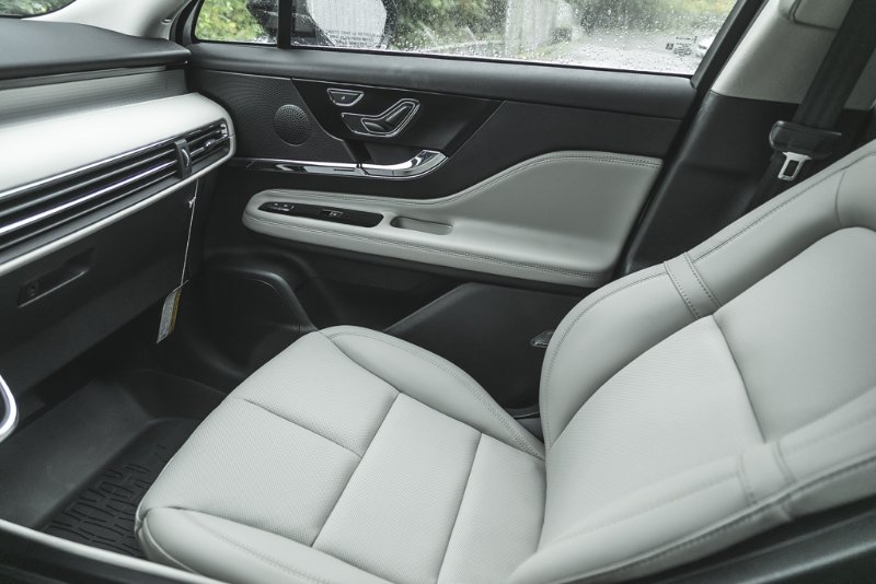 2026 Lincoln Corsair Premiere in Nanaimo, British Columbia - 38 - w1024h768px