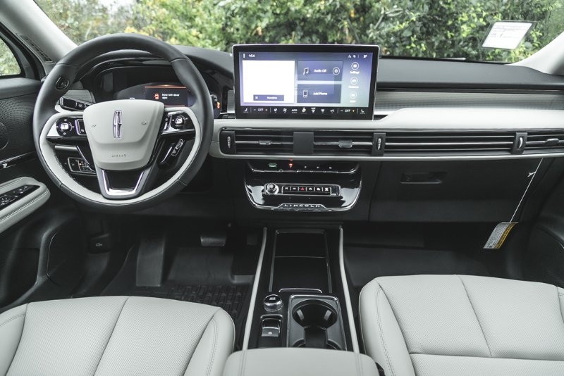 2026 Lincoln Corsair Premiere in Nanaimo, British Columbia - 23 - w1024h768px