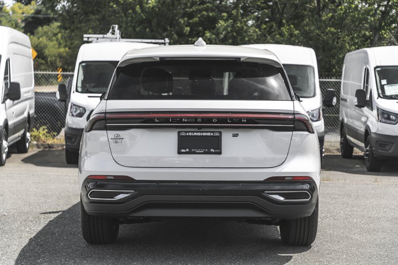 2026 Lincoln Nautilus Premiere in Nanaimo, British Columbia - 9 - w1024h768px