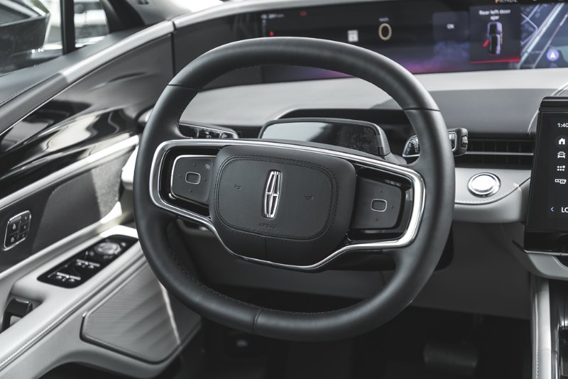 2026 Lincoln Nautilus Premiere in Nanaimo, British Columbia - 25 - w1024h768px