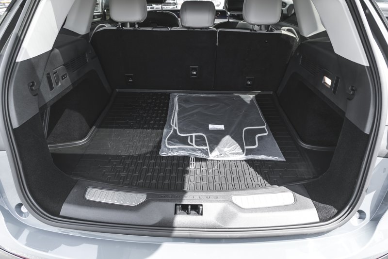 2026 Lincoln Nautilus Premiere in Nanaimo, British Columbia - 12 - w1024h768px