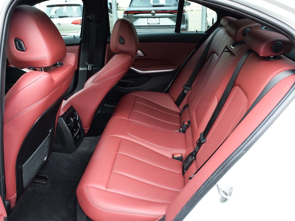 2022 BMW 3 Series 330i xDrive in Mississauga, Ontario - 12 - w1024h768px