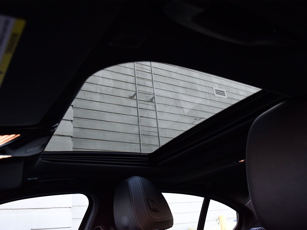 2023 BMW 3 Series 330i xDrive in Mississauga, Ontario - 10 - w1024h768px