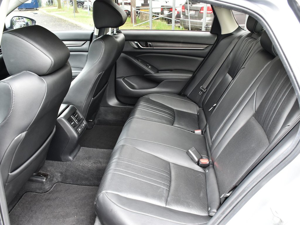 2019 Honda Accord Sedan Touring in Mississauga, Ontario - 11 - w1024h768px