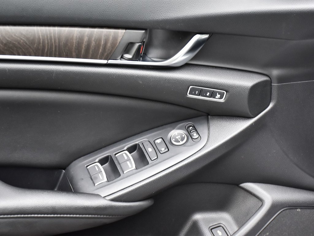 2019 Honda Accord Sedan Touring in Mississauga, Ontario - 9 - w1024h768px