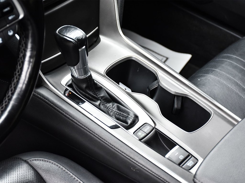 2019 Honda Accord Sedan Touring in Mississauga, Ontario - 8 - w1024h768px