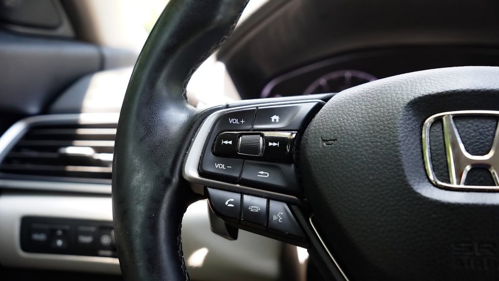 2020 Honda Accord Sedan TOURING in Mississauga, Ontario - 15 - w1024h768px