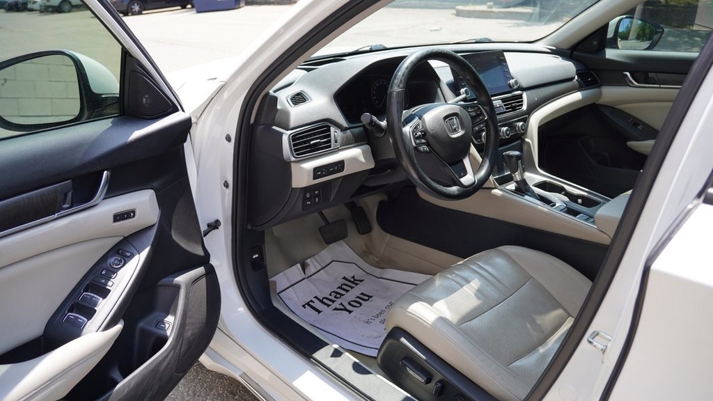 2020 Honda Accord Sedan TOURING in Mississauga, Ontario - 13 - w1024h768px