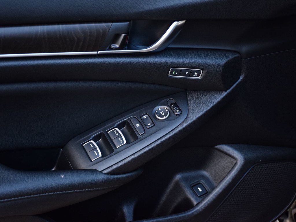 2020 Honda Accord Sedan EX-L in Mississauga, Ontario - 9 - w1024h768px