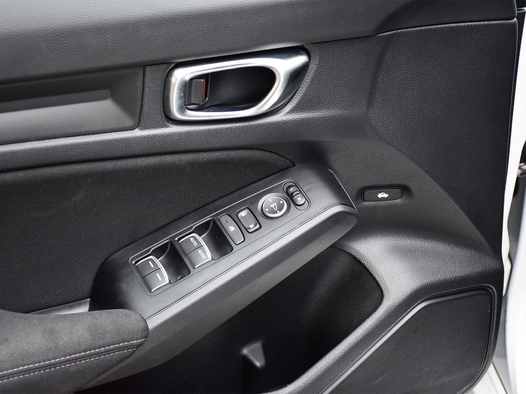 2022 Honda Civic Sedan LX in Mississauga, Ontario - 9 - w1024h768px