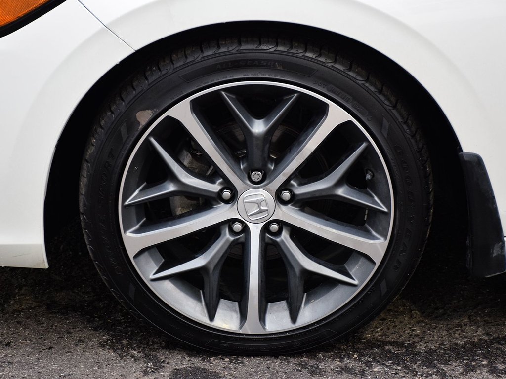 2024 Honda Civic Sedan Touring in Mississauga, Ontario - 5 - w1024h768px