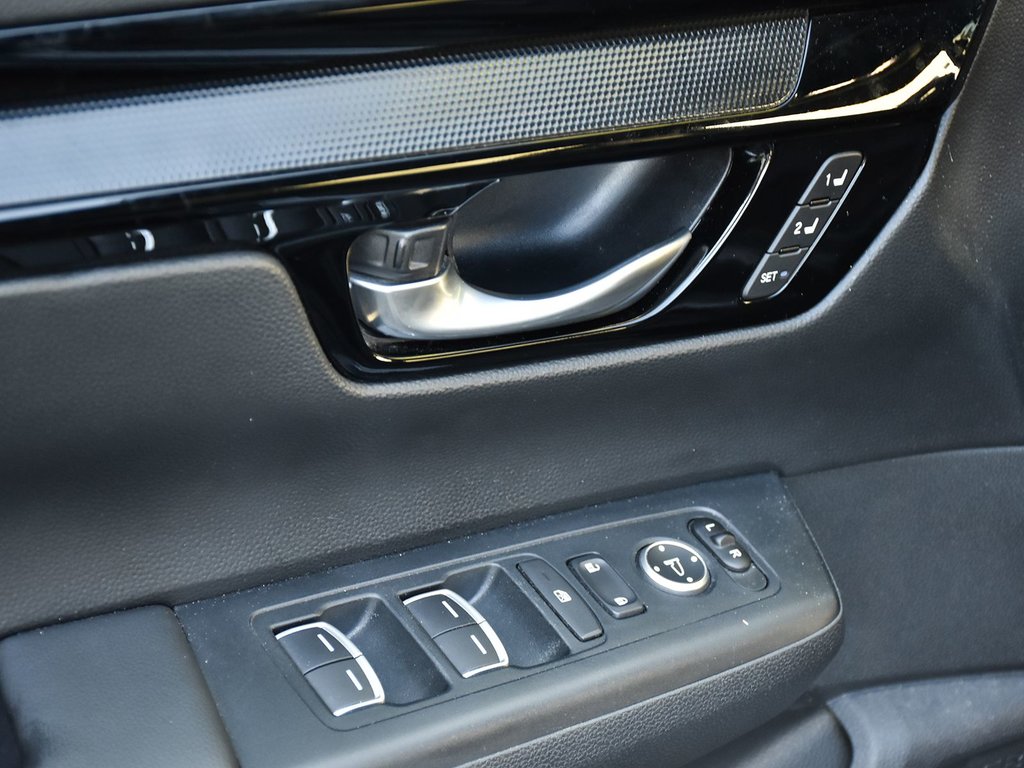 2024 Honda CR-V HYBRID Touring in Mississauga, Ontario - 10 - w1024h768px