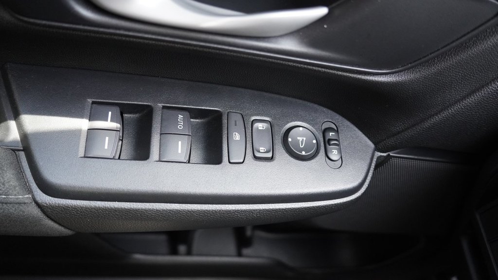2019 Honda CR-V LX in Mississauga, Ontario - 14 - w1024h768px