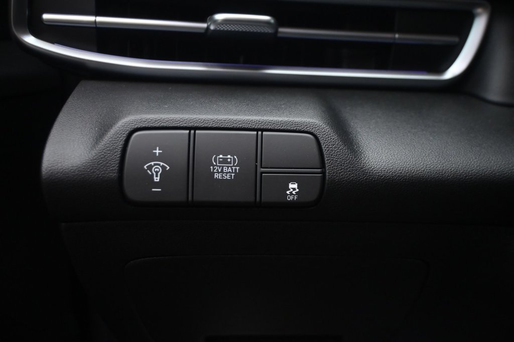 2025 Hyundai Elantra Hybrid Luxury in Mississauga, Ontario - 23 - w1024h768px
