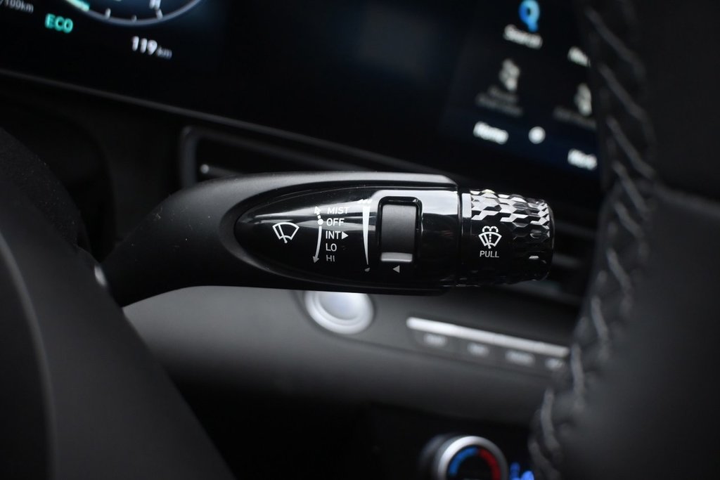 2025 Hyundai Elantra Hybrid Luxury in Mississauga, Ontario - 19 - w1024h768px
