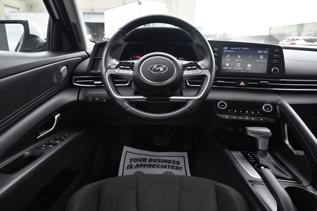 2022 Hyundai Elantra PREFERRED in Mississauga, Ontario - 6 - w1024h768px