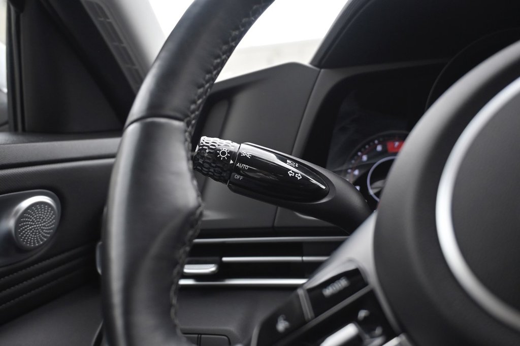 2022 Hyundai Elantra PREFERRED in Mississauga, Ontario - 14 - w1024h768px